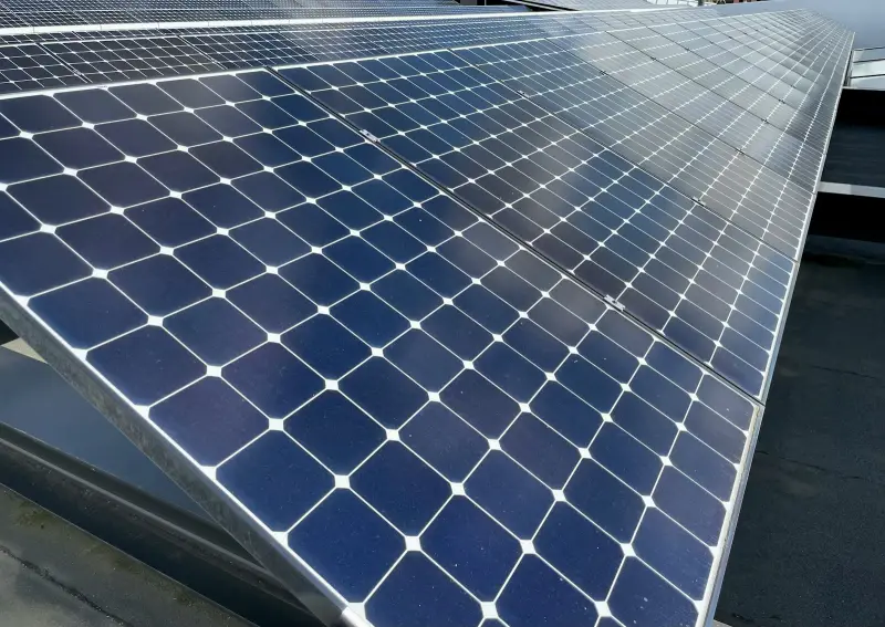 Zonnepanelen en hagelschade: wat te doen in 2026