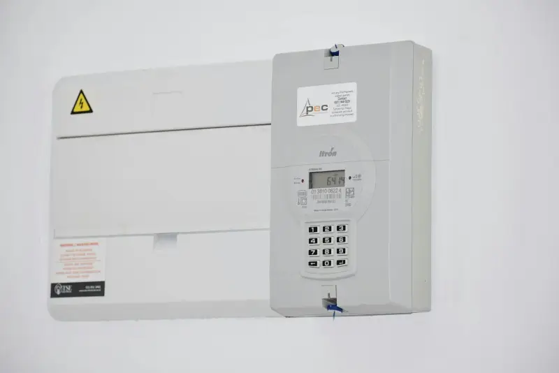 Zonnepanelen output meten: vermogen controleren